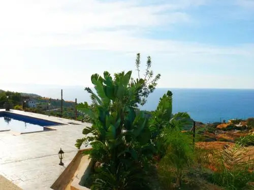 Happy Trails Pomos Panoramic Villa