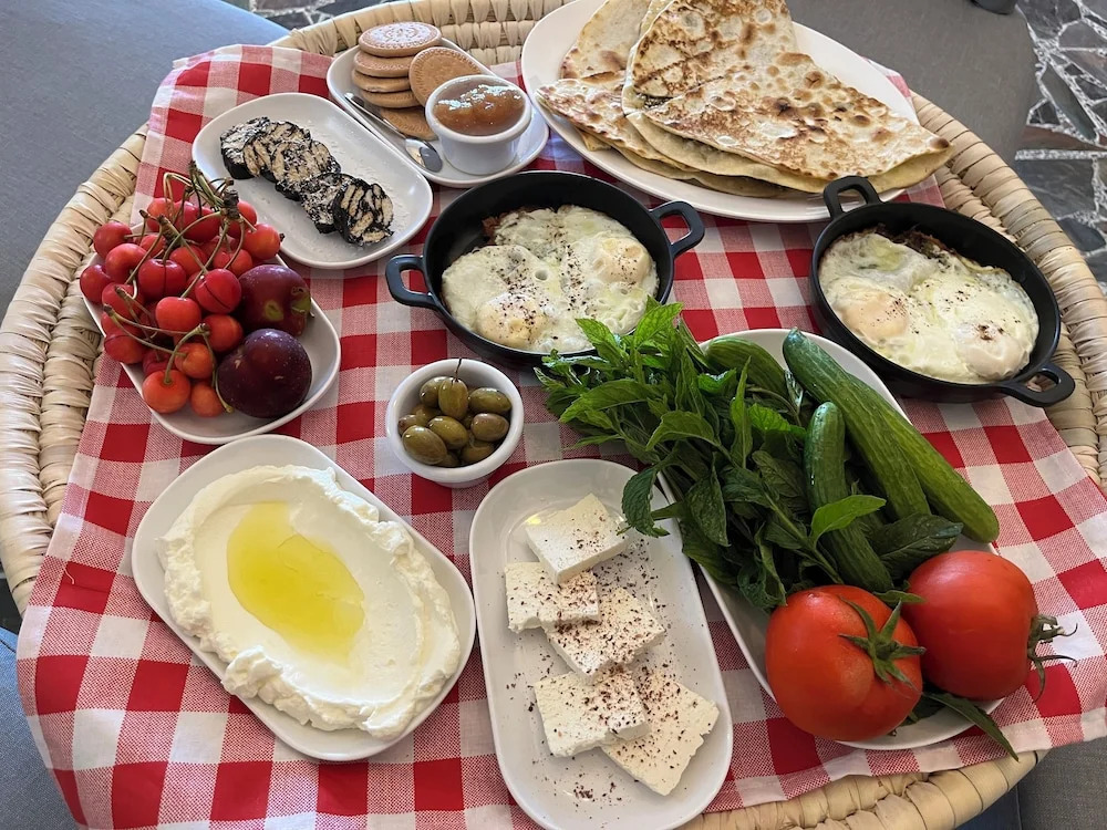 Beit Mirna Guesthouse & Chalet - Ehden