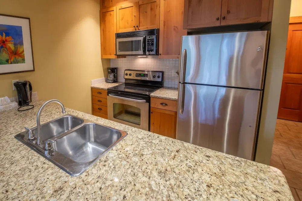 Timberline Lodges by Fernie Lodging Co