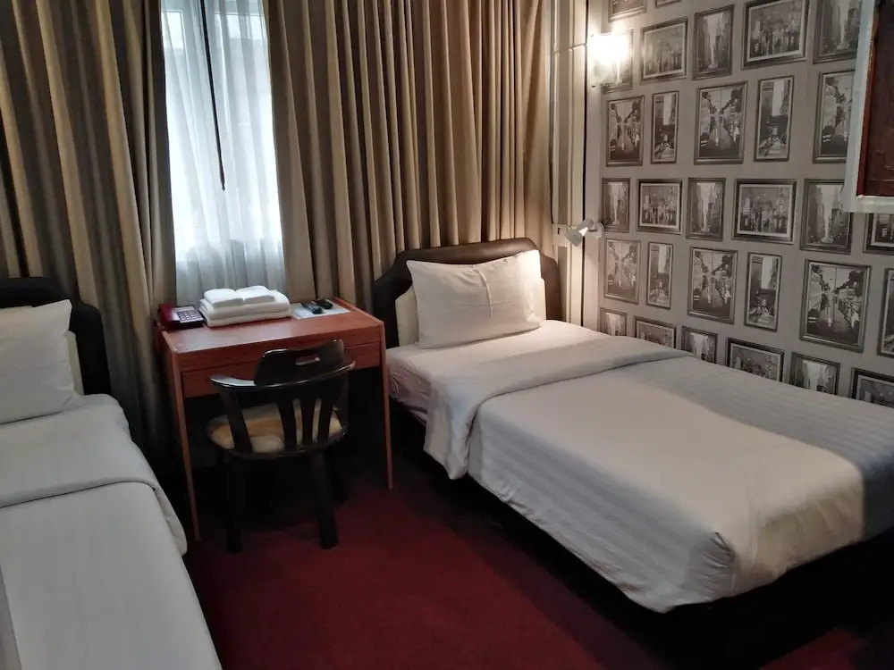 14 Plus 1 Hotel