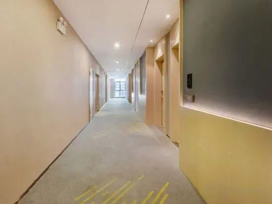 Chao Man Hotel (Zhaoqing Seven Star Crags Scenic Area Agile Plaza Branch)