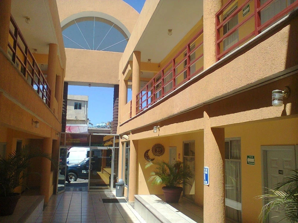Hotel Versalles Inn