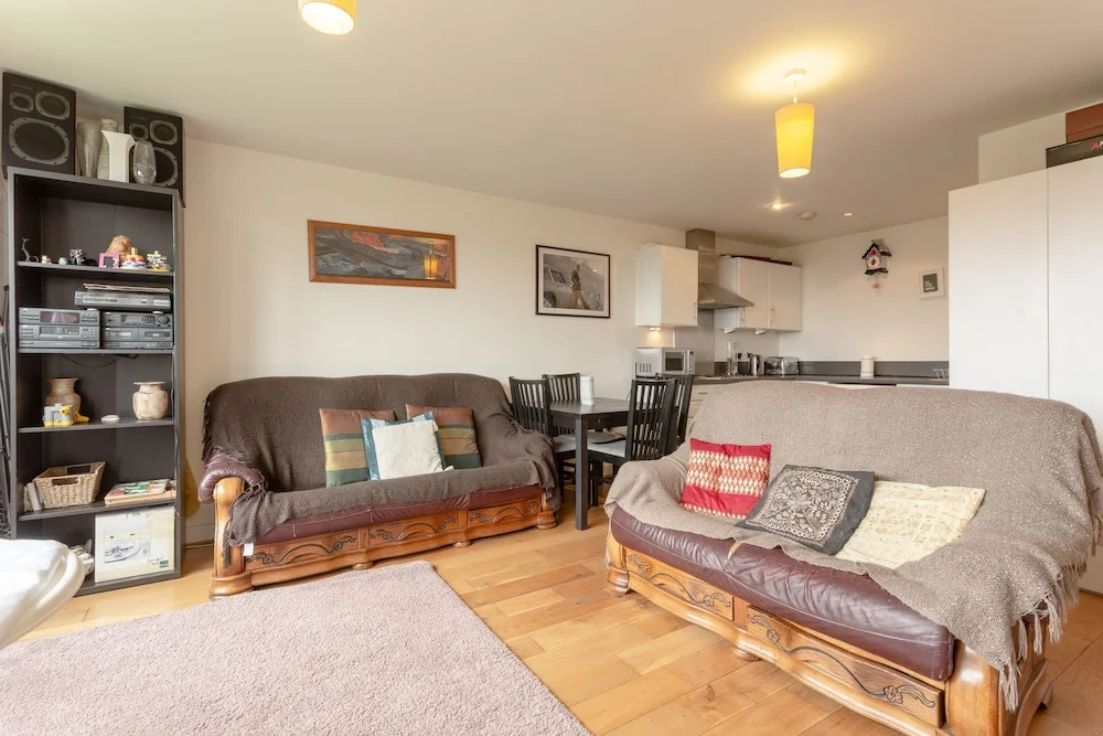 Cosy 2 Bedroom Flat Next To Quiet Park