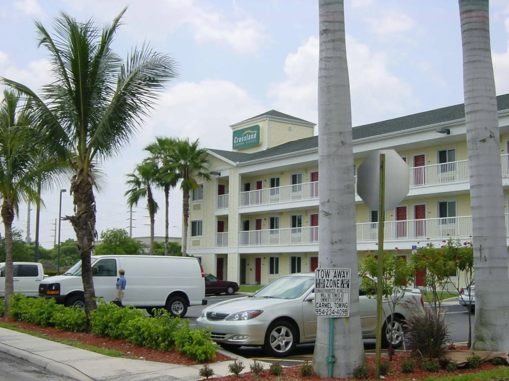 HomeTowne Studios by Red Roof Fort Lauderdale