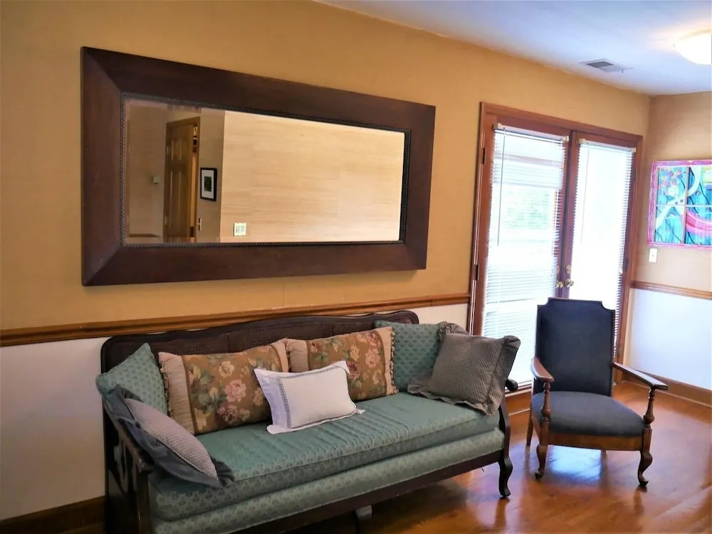 Gray House at Pawleys - 3 Br Home