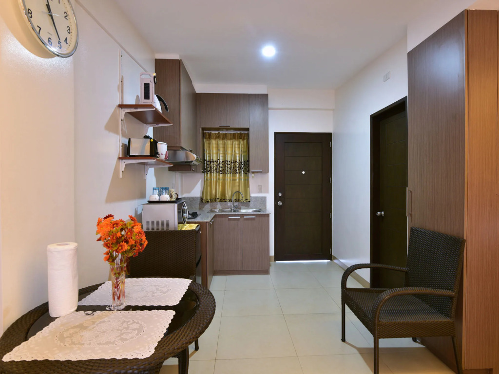 Anahaw Apartments Whitebeach
