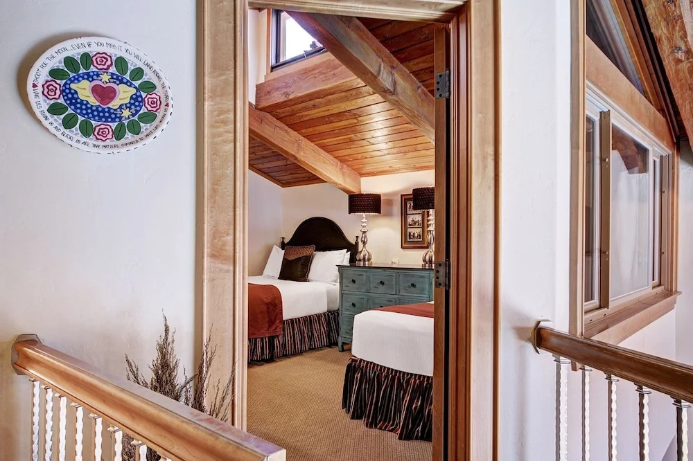 Premier Mountainside 2 BR Condo at Lodge at Vail by RedAwning - Save 20% on 7+ Nights