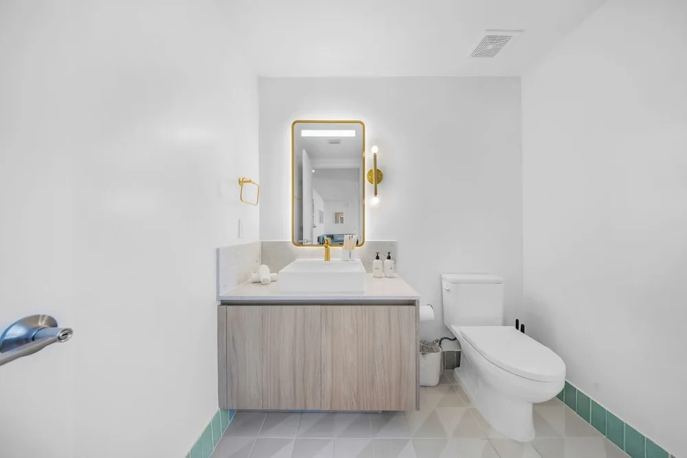 Luxe 2-BD Condo in Downtown - City Views