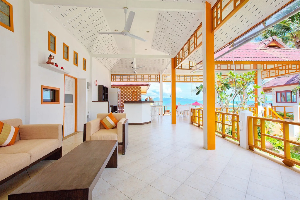 The Cosy Maenam Beach Resort