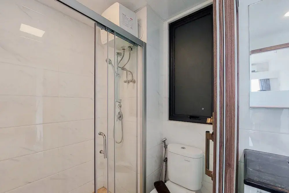 Comfortable Design 2BR with Washing Machine Sky House BSD Apartment By Travelio