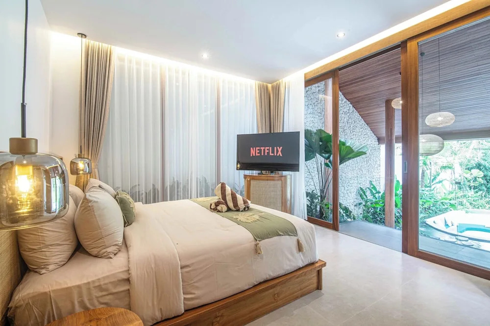 Luxury 3BR Retreat Jungle View, Near Ubud Center