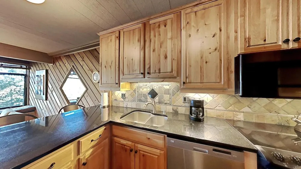 Great 2 Bedroom Condo Right Across Canyon Lodge! Walk To Lifts! Free Gondola to Village! (Unit 553 at 1849) by RedAwning