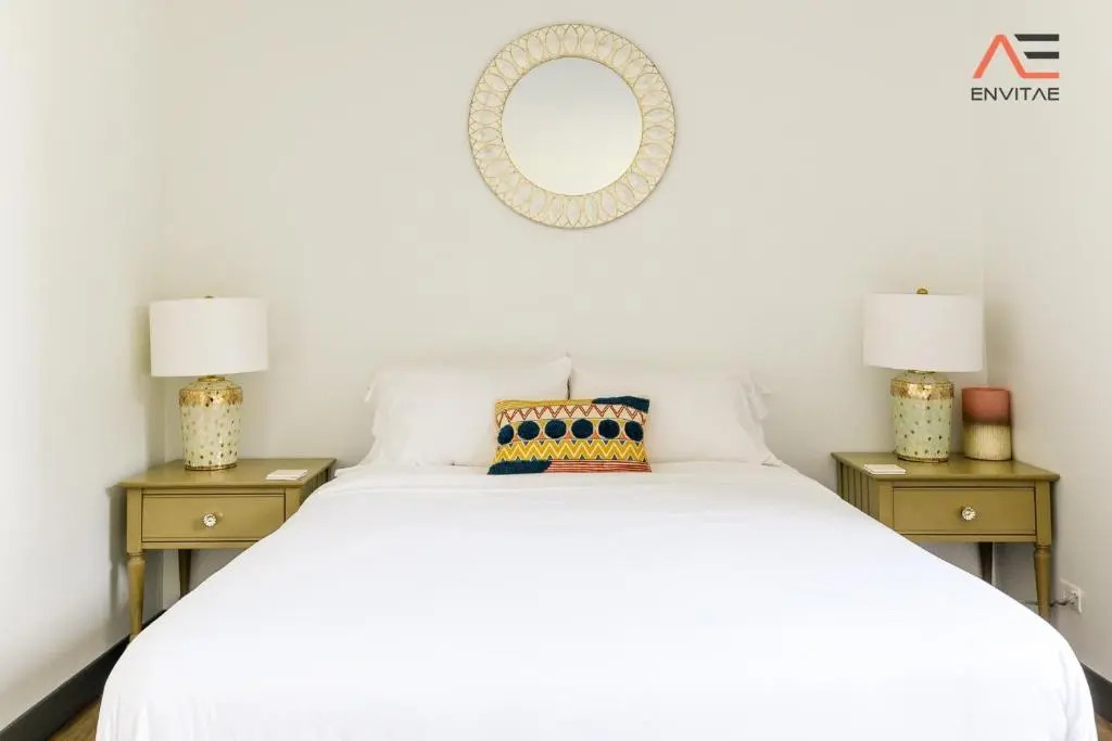 ENVITAE 2BR Vibrant High-Rise Penthouse