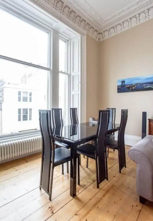Old Town Stylish Apartment - 5 mins walk to Castle