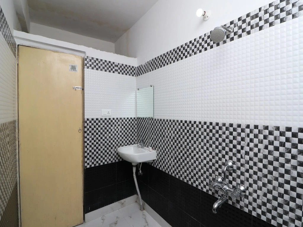 OYO 30269 Amar Raj Inn