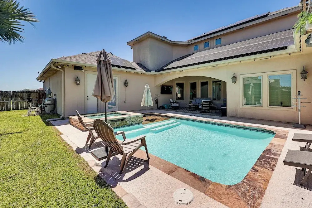 1 Mi to Vackar Stadium: Roomy Retreat w/ Pool