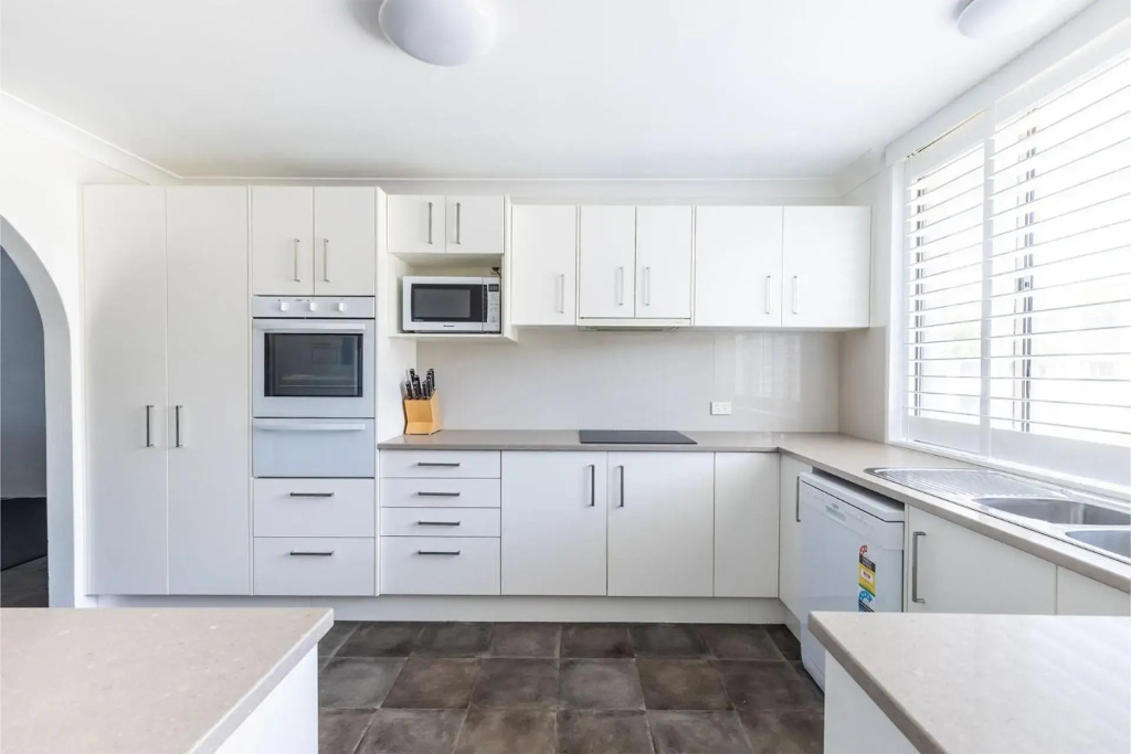 The Dunes15 38 Marine Dr fabulous unit with pool tennis court and across the road to the beach