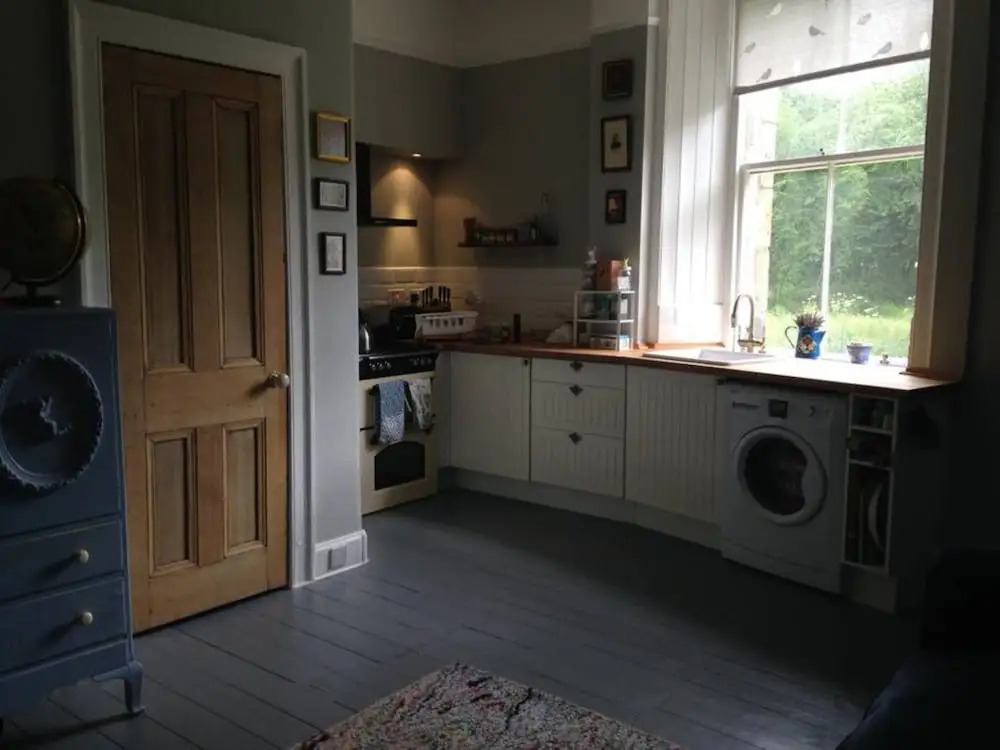 2 Bedroom Flat In Holyrood Park