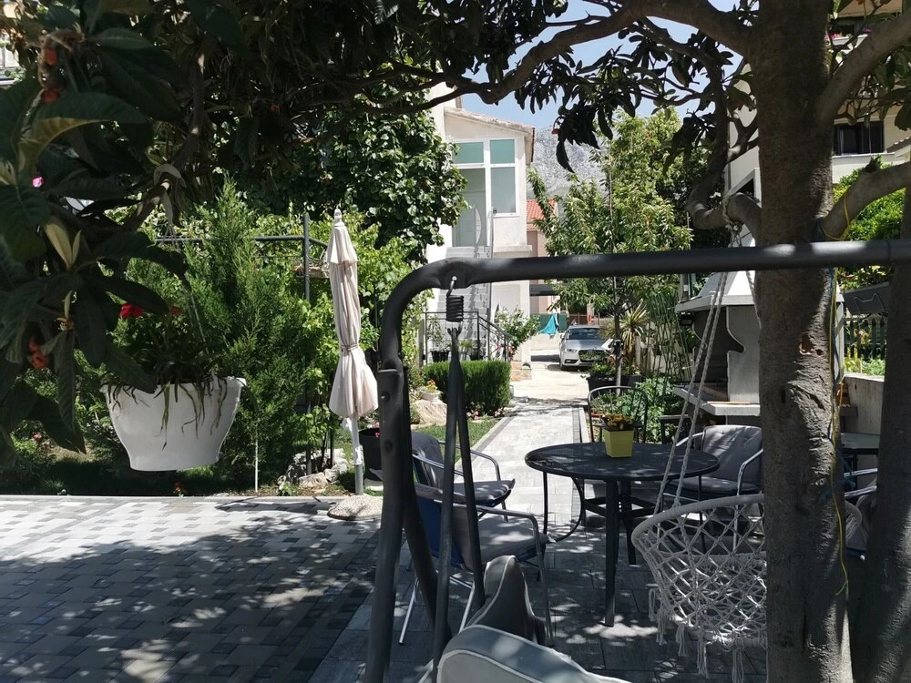 Green-beautiful Modern Apt. With Balcony & Garden