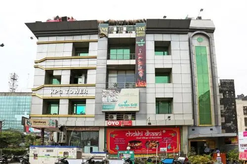OYO 13602 Hotel The Town House