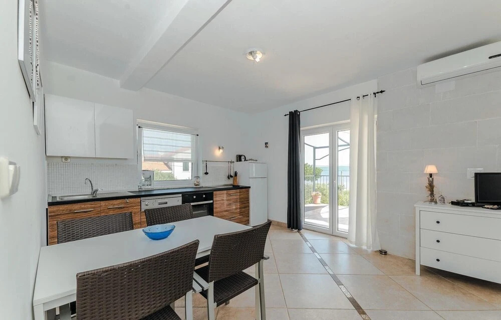 Amazing Home in Dobropoljana With 6 Bedrooms and Outdoor Swimming Pool