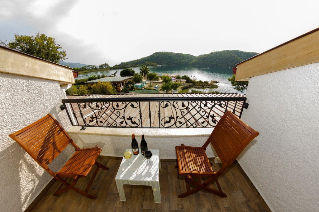 S3 Seahorse Beach Club
