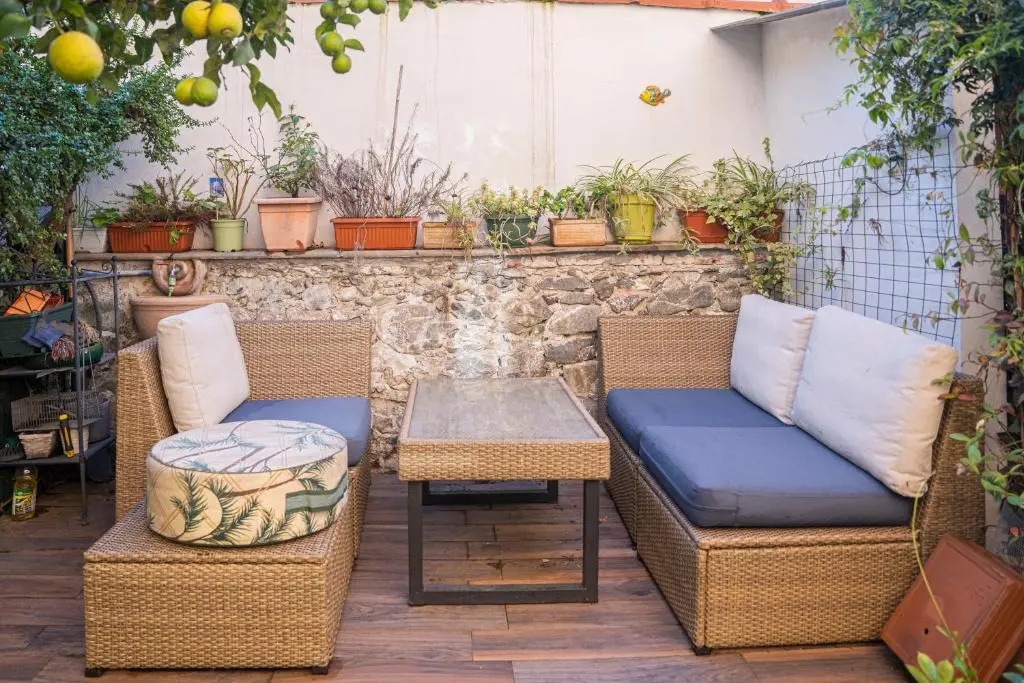 084 - Casa dei Limoni, cortile privato,5 minuti di auto dal mare