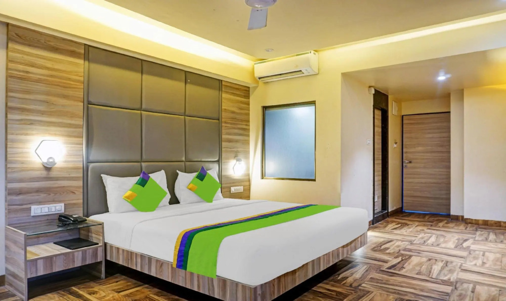 Classic Square by OYO Rooms
