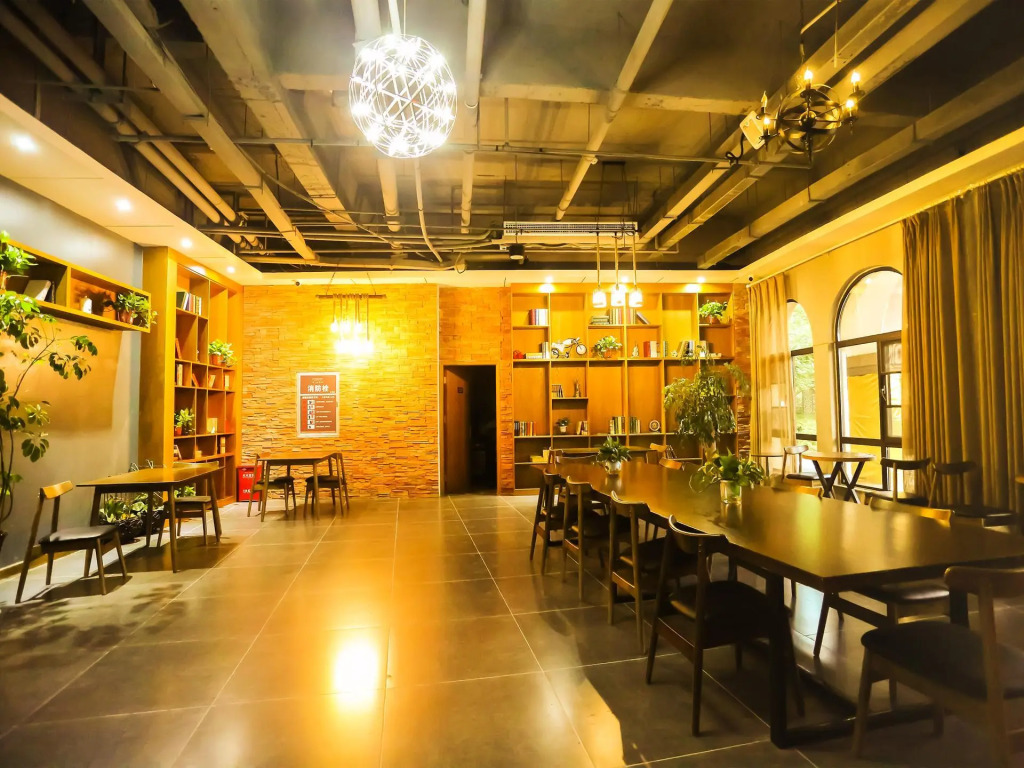 James Joyce Coffetel·Xinyang Normal University