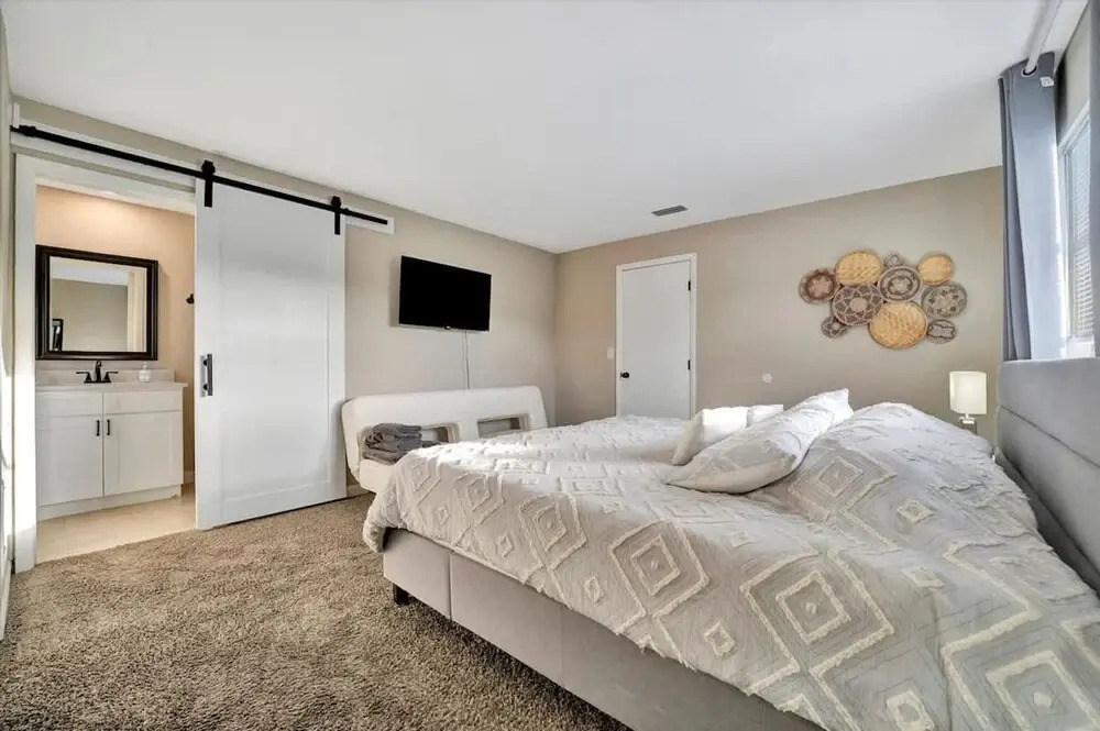 Heated Pool 3b 2b Home 10 Mins to Beach