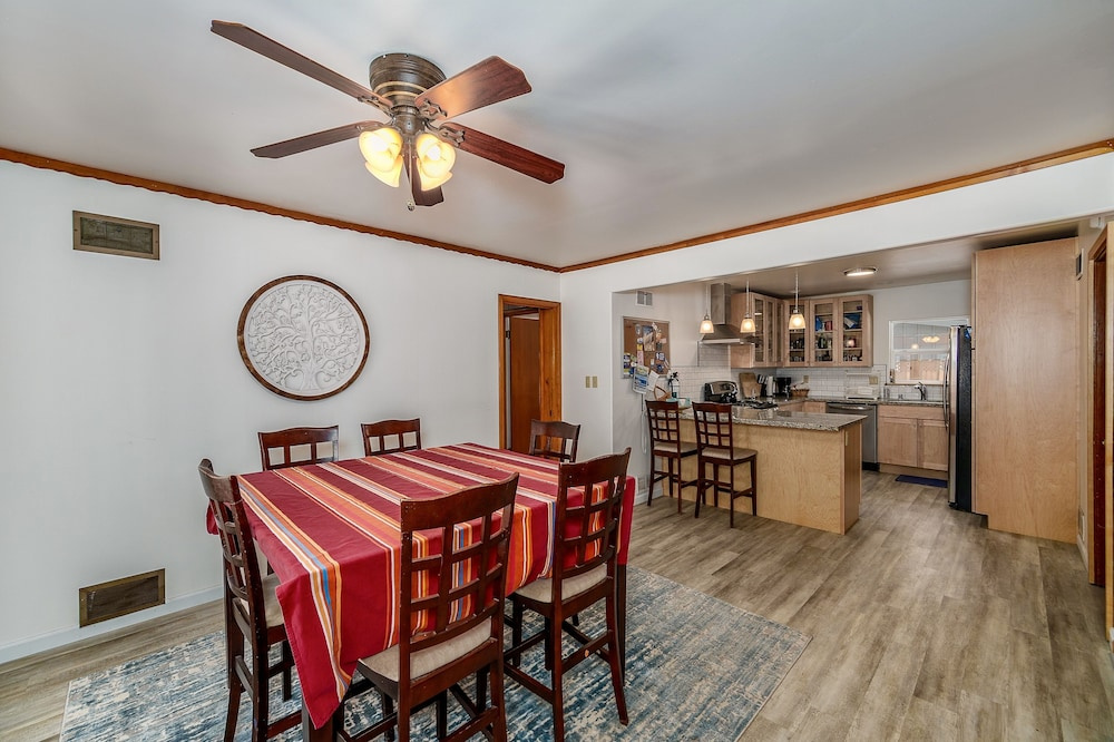 Al Tahoe Cabin-vintage Meets Modern 920sf 3 Bedroom Home