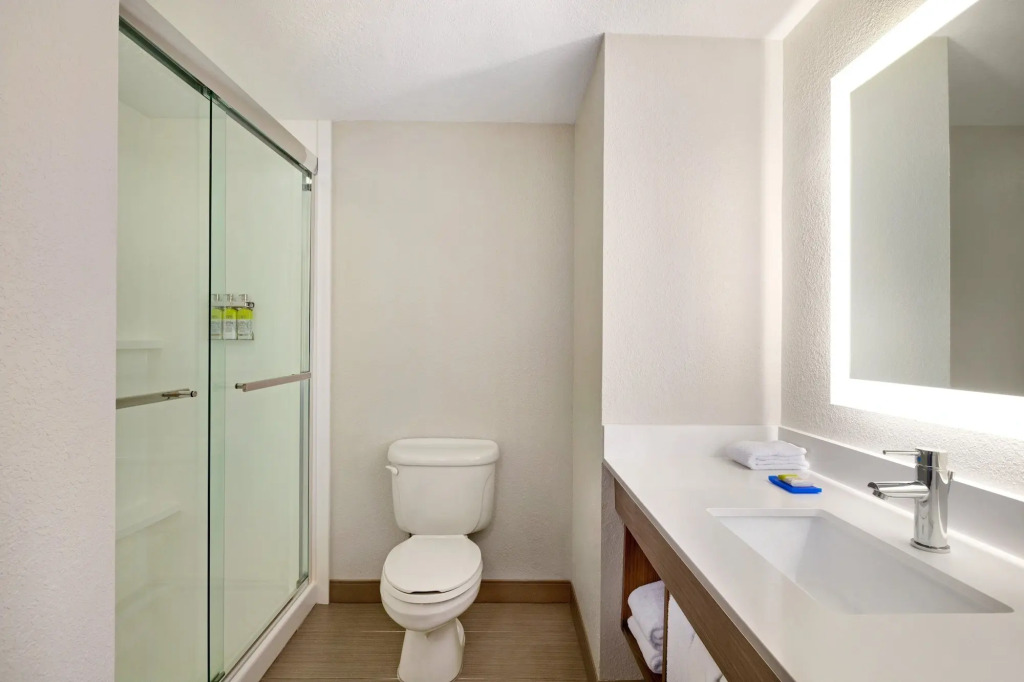 Holiday Inn Express & Suites Pembroke Pines-Sheridan St by IHG