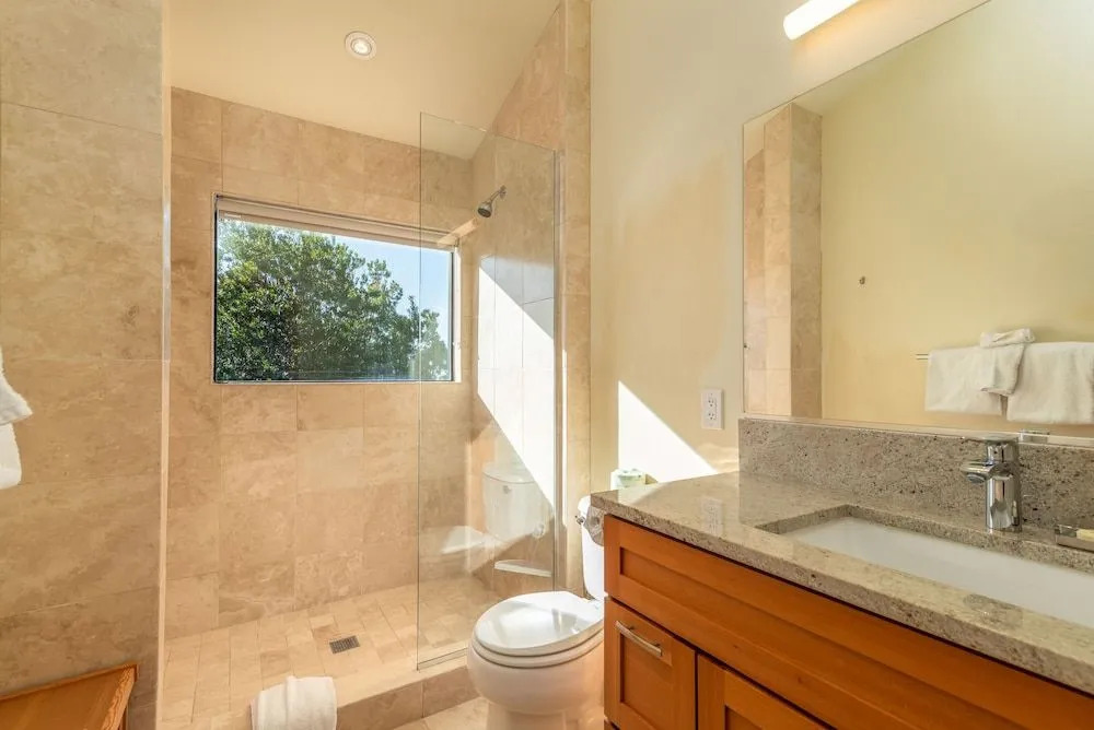 The Sixpence Beach Access Hot Tub