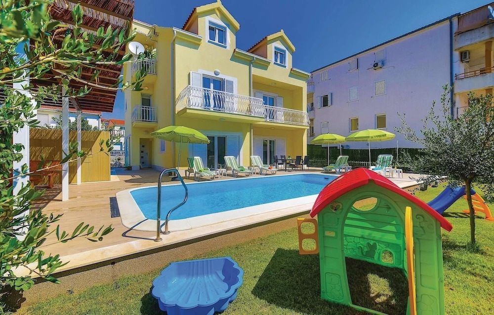 Awesome Home in Kastel Stafilic With Sauna, Wifi and 5 Bedrooms