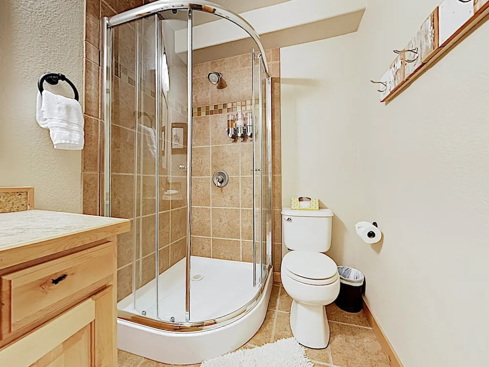 Choice Mountain-view New-build W/ Private Garage 3 Bedroom Home