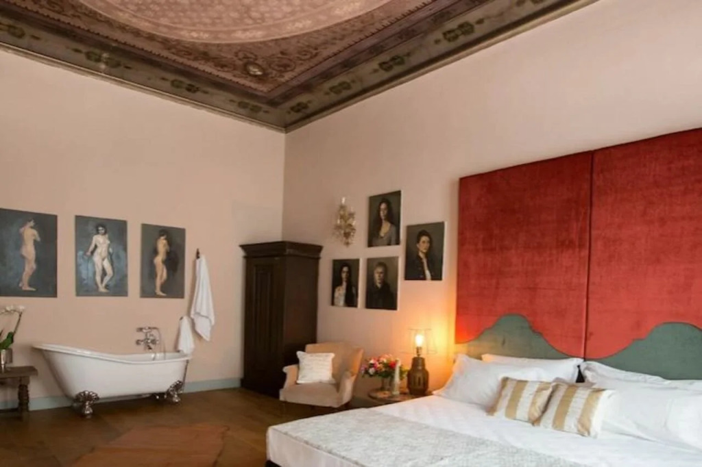 Soprarno Suites