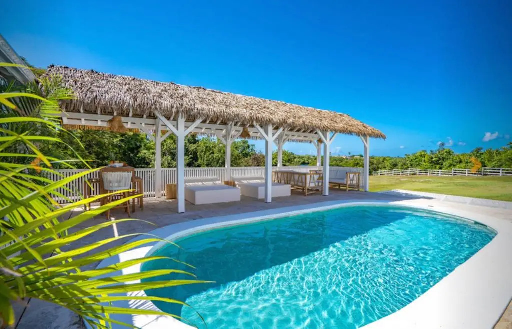 3 bedrooms villa at Les Terres Basses 200 m away from the beach with lake view private pool and enclosed garden