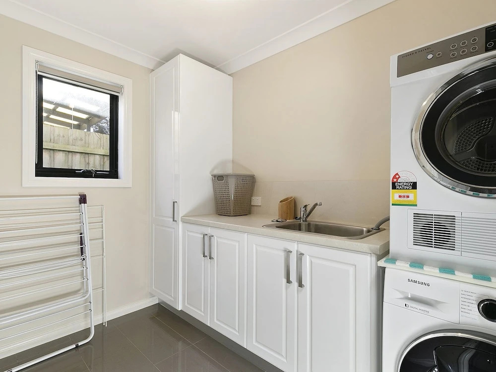 Summer Breeze - Free Wifi & Netflix Inlet Side Central Location