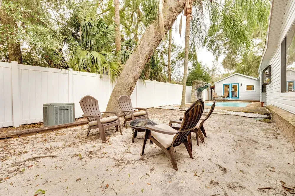 Mt Dora Couple's Retreat w/ Shared Pool!