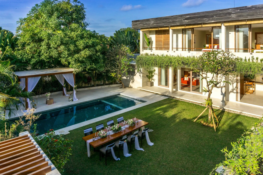 Villa Seriska Jimbaran - Spacious 5BR Private Pool Villa with Private Cook, Spa & Tour
