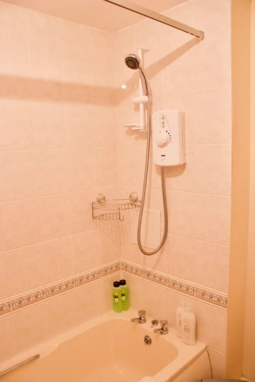 3 Bedroom Flat In Edinburgh