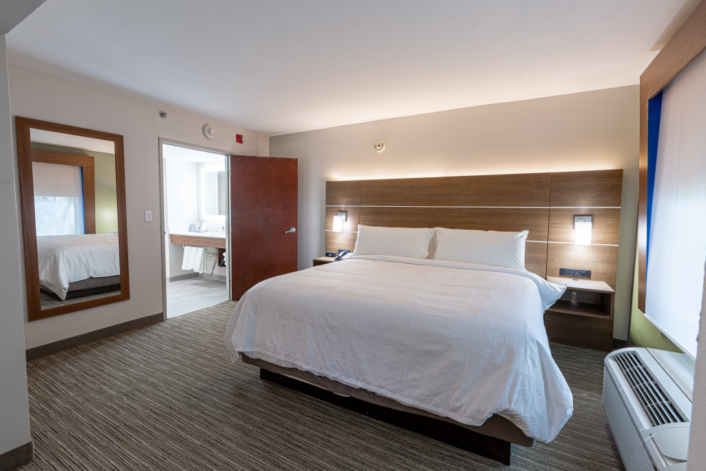Holiday Inn Express & Suites Arlington North   Stadium Area by IHG