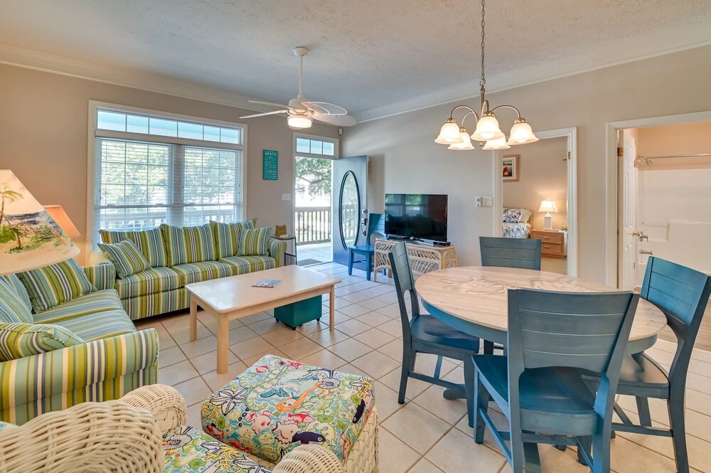 Walk to Ocean: Family Home in Surfside Beach