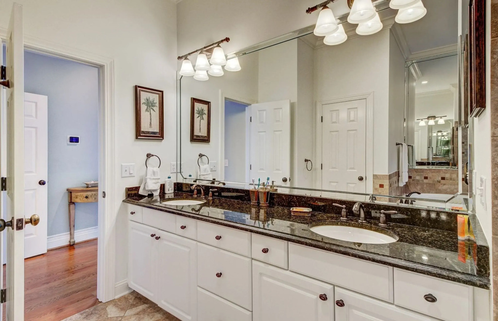 28 Beachwood West by Avantstay Close to Beach, Multiple Decks & Private Pool!