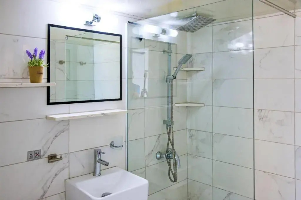 Luxury Penthouse 1BR-Seafront-Seasonal Pool-Central