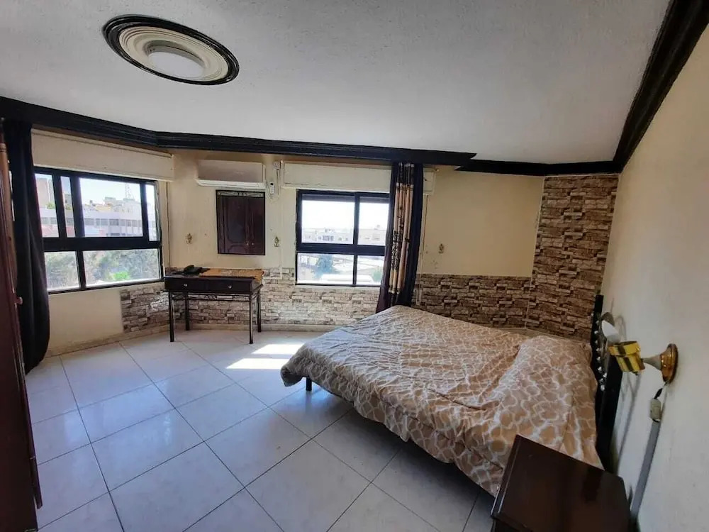 Al-Khalili Apartment
