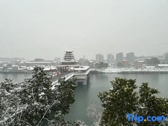 FUNMEE Hotel (Zhijiang Longjin Fengyu Bridge, Huaihua)