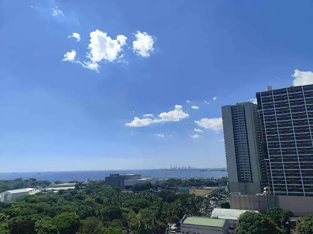 Breeze Residences Condos