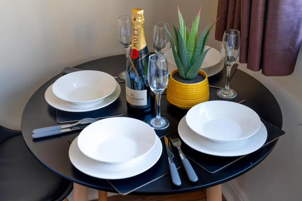 Lovegrove Contractor Stay with Free WI-FI in Slough