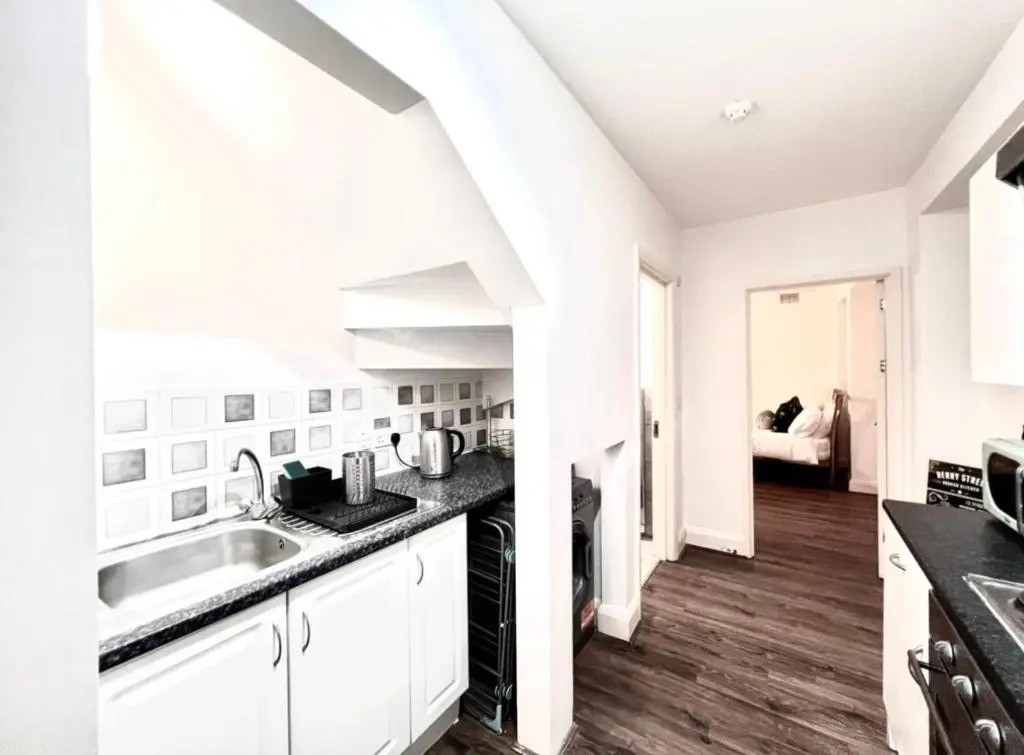 Central London 2 Bed Old Street Station Sleeps 4 to 5 Close to all attractions